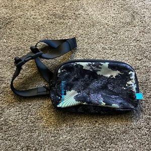 NWOT EBB EVERYWHERE BELT BAG MINI LULULEMON IN PSYCHEDELIC